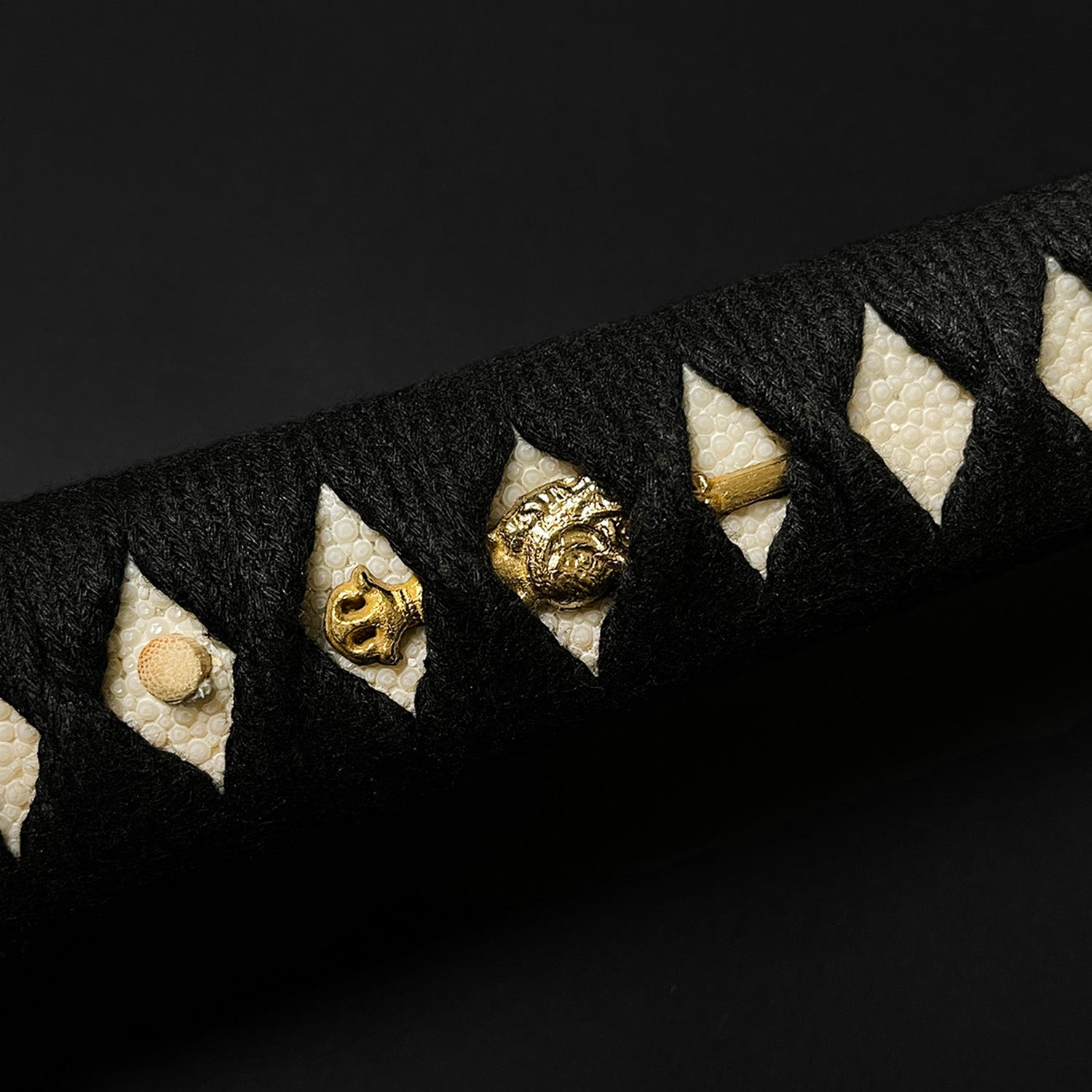 Black "Ryu" Katana menuki.